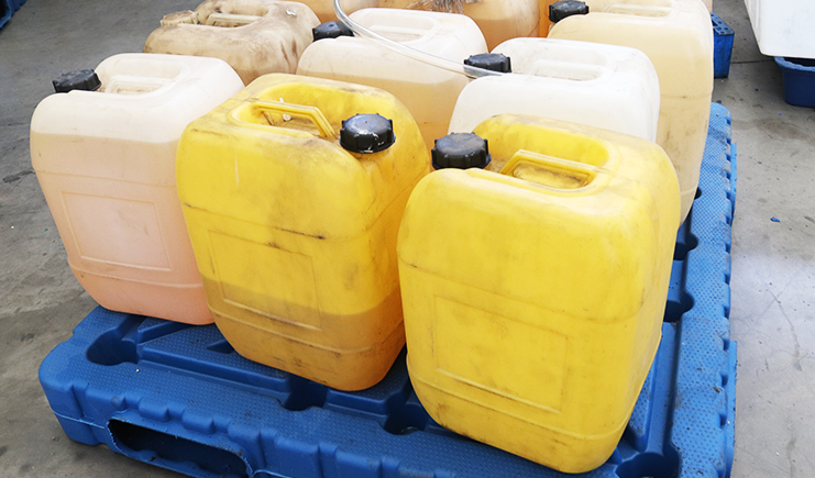 塑料桶可以装汽油吗？99%的人都搞错了！能装但有3大限制